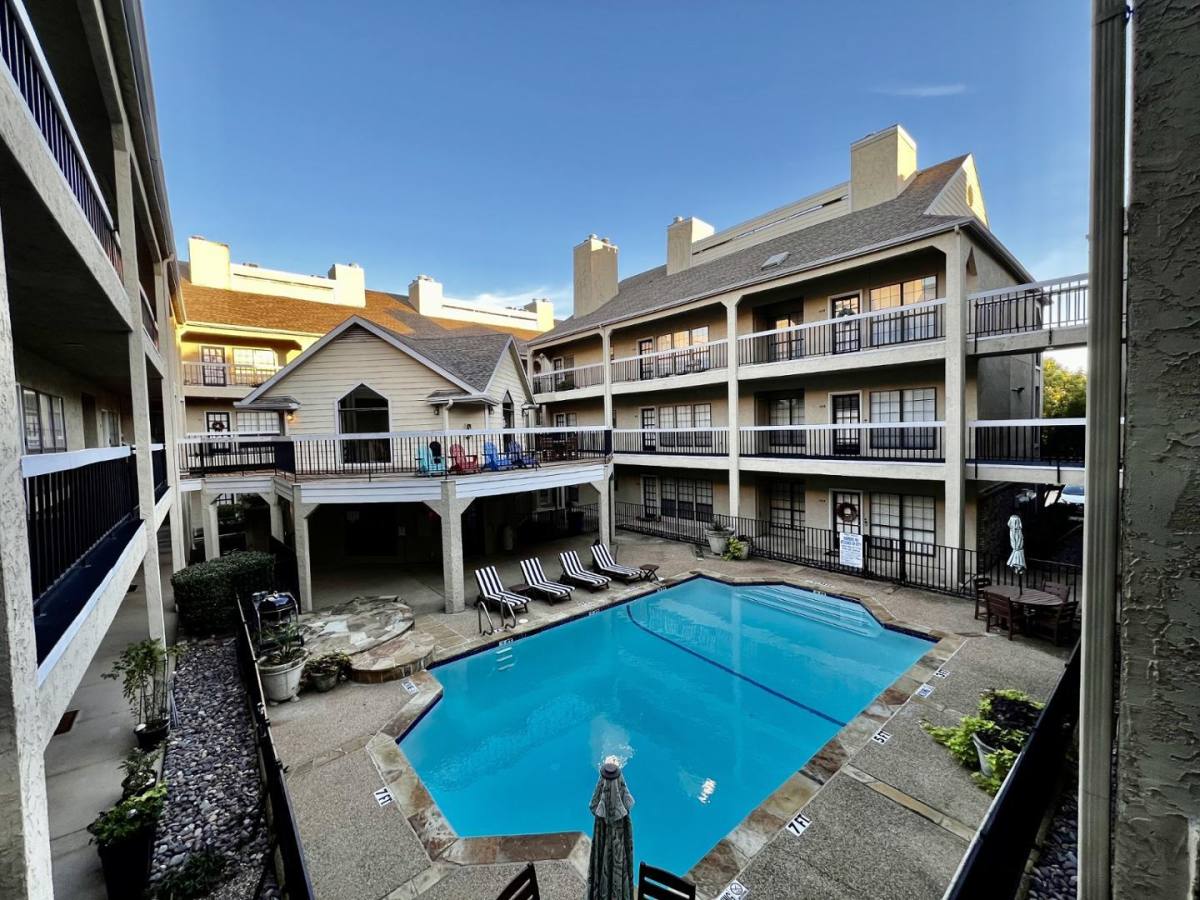 Apartment for rent at Lovers' Lane, 4800 W Lovers Lane #1, Dallas, TX 75209