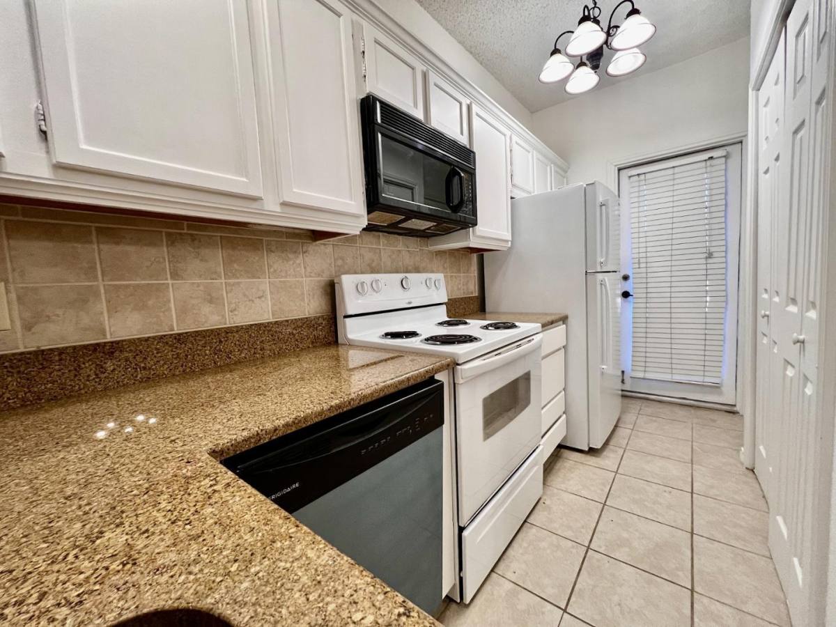 Apartment for rent at Lovers' Lane, 4800 W Lovers Lane #1, Dallas, TX 75209