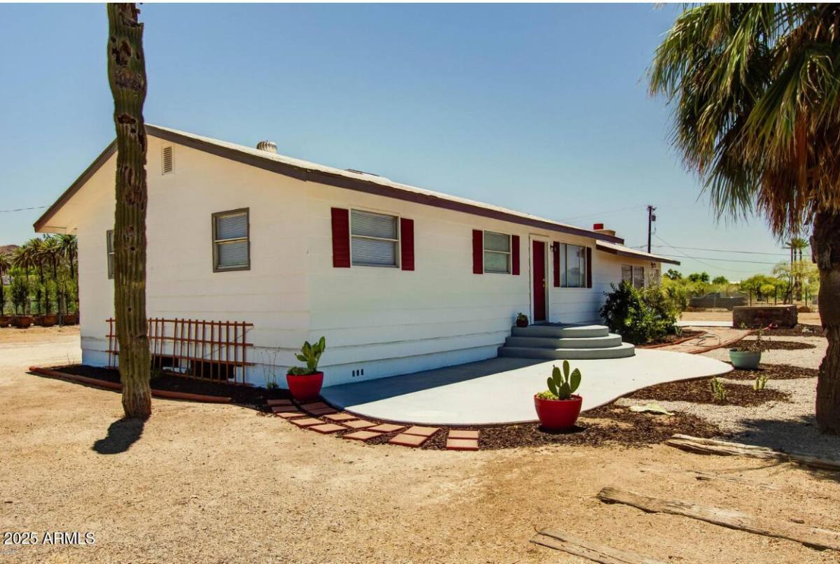 House for rent at 6445 S 32nd St, Phoenix, AZ 85042