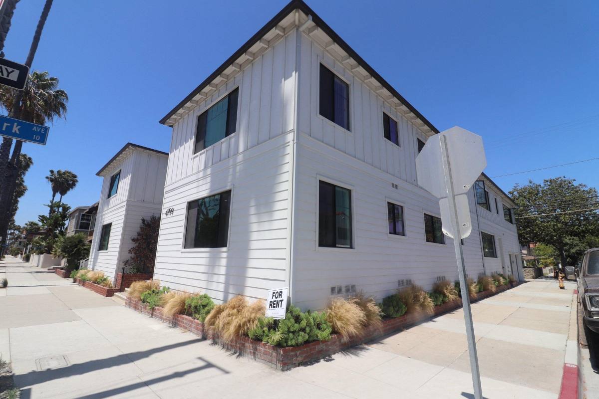 Apartment for rent at 4799 E Ocean Blvd #5, Long Beach, CA 90803