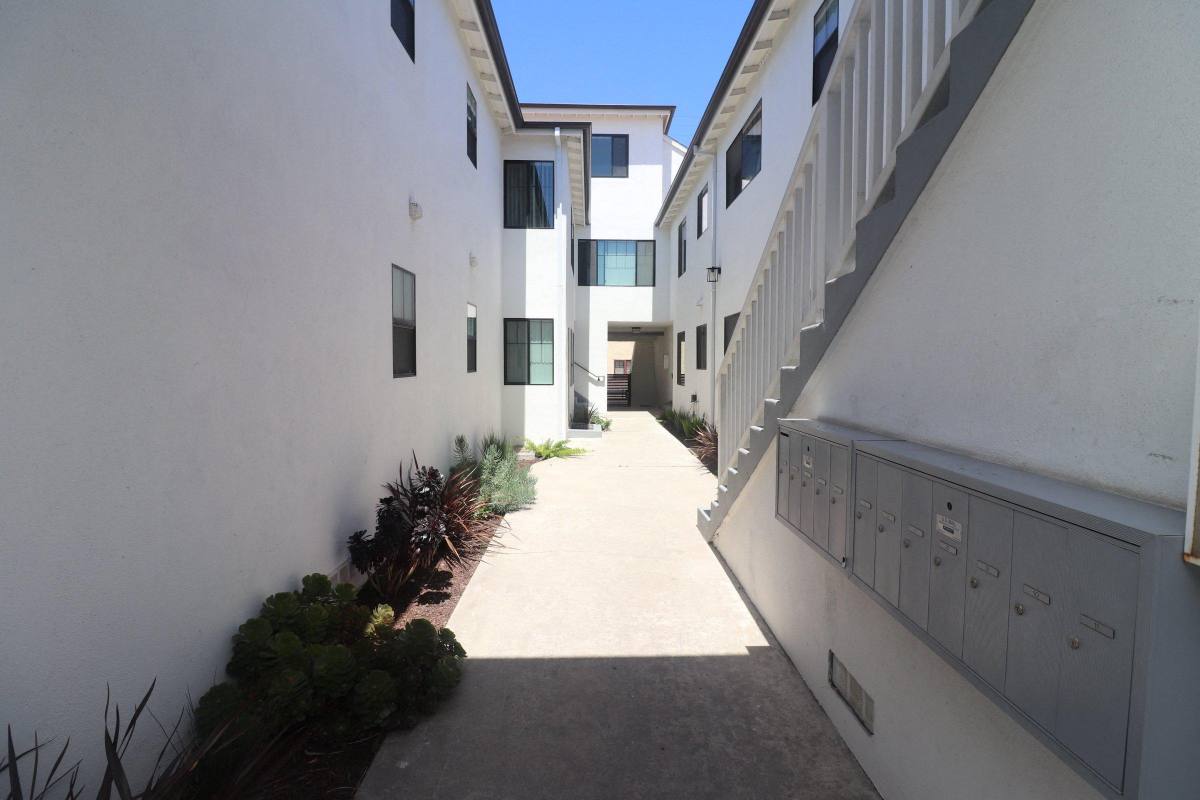 Apartment for rent at 4799 E Ocean Blvd #5, Long Beach, CA 90803