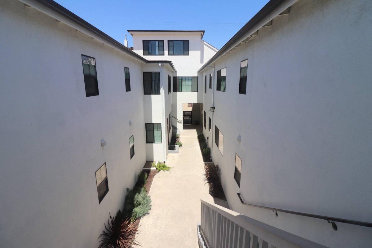 Apartment for rent at 4799 E Ocean Blvd #5, Long Beach, CA 90803