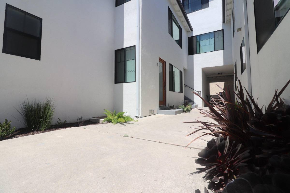 Apartment for rent at 4799 E Ocean Blvd #5, Long Beach, CA 90803