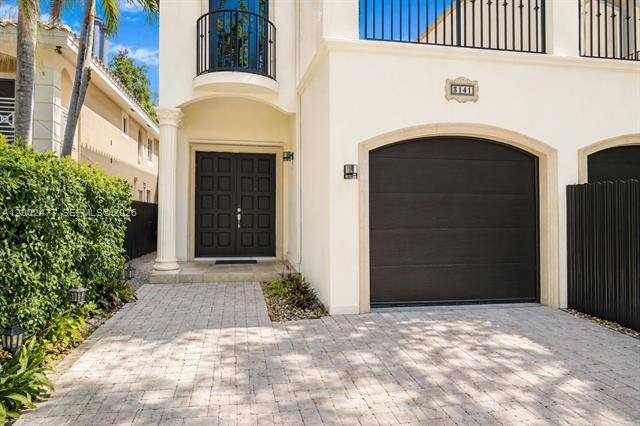 Townhouse for rent at 3141 Day Ave, Miami, FL 33133