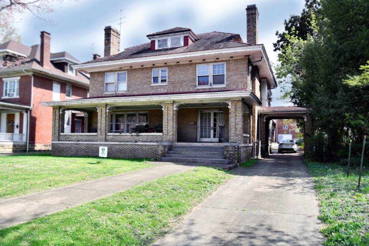 Apartment for rent at 1535 5th Ave #1, Huntington, WV 25703