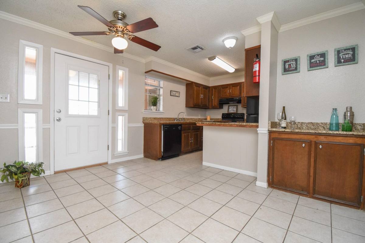 Apartment for rent at 102 Palmwood Dr, Victoria, TX 77901