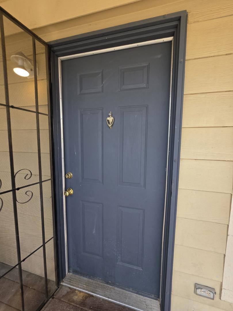 House for rent at 8391 San Fernando Rd #2, Sun Valley, CA 91352