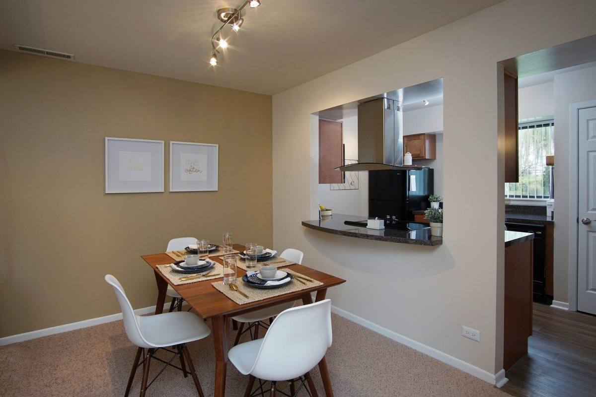 Townhouse for rent at 1621 Westminster Dr #109, Naperville, IL 60563