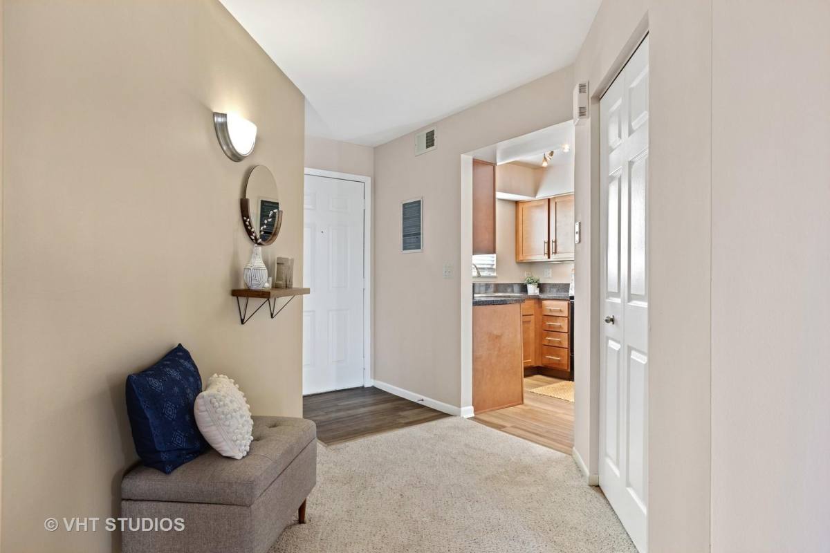 Townhouse for rent at 1521 Westminster Dr #111, Naperville, IL 60563