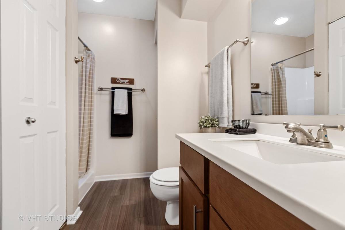 Townhouse for rent at 1517 Westminster Dr #102, Naperville, IL 60563