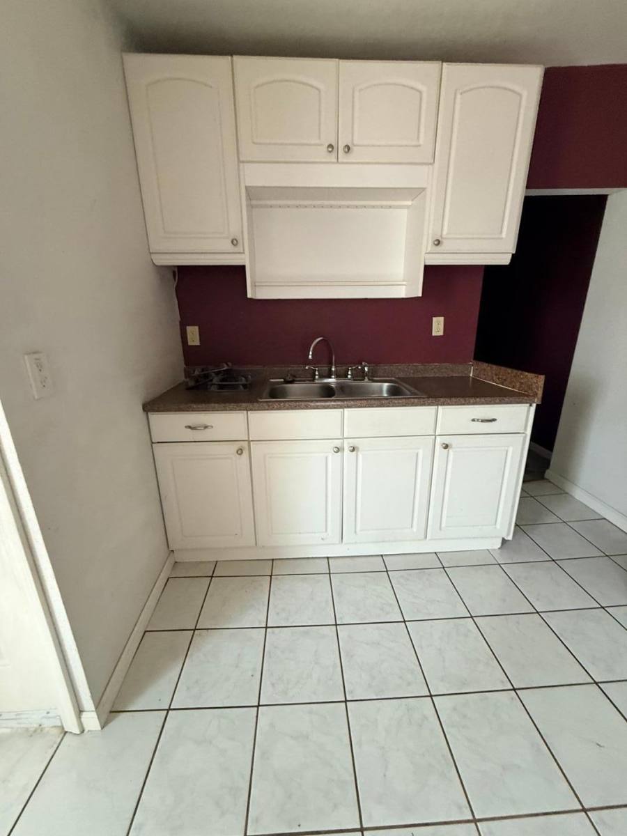 Apartment for rent at 827 Colburn St #2, Toledo, OH 43609