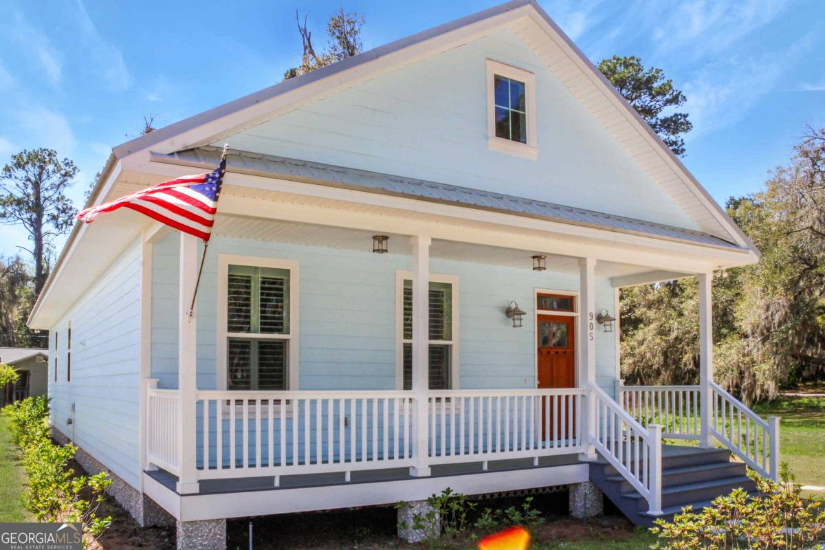 House for rent at 905 Wayne St, Darien, GA 31305
