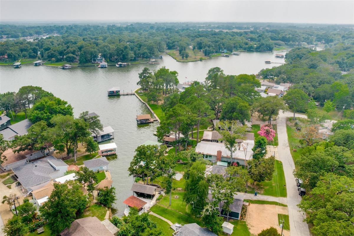 House for rent at 1813 Oak Shores Dr, Kemp, TX 75143
