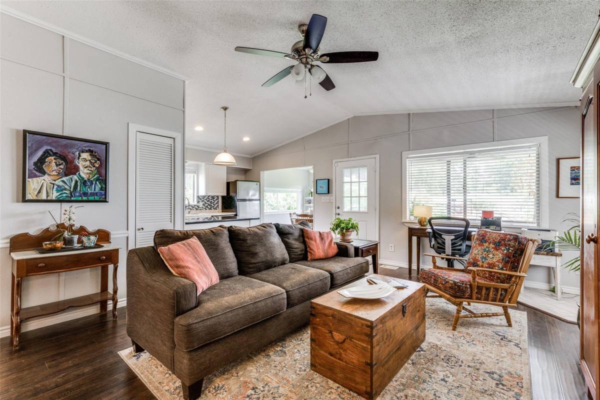 House for rent at 1813 Oak Shores Dr, Kemp, TX 75143