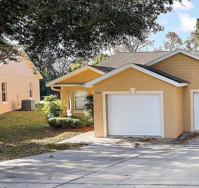 Townhouse for rent at Picciola Reserve, 1204 Wood Duck Lane #1, Fruitland Park, FL 34731
