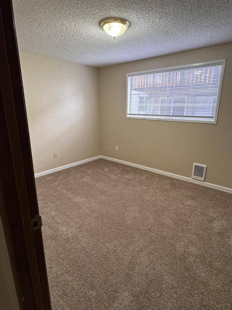 Apartment for rent at 427 Hewitt Ave #9, Roseburg, OR 97470
