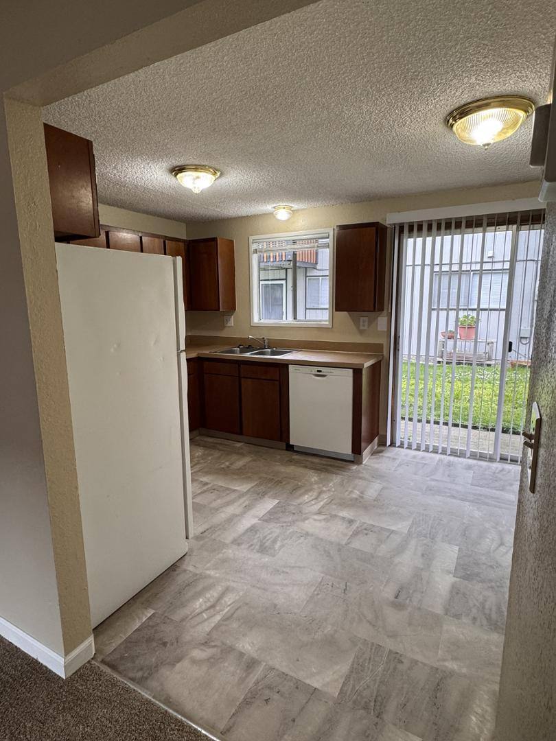Apartment for rent at 427 Hewitt Ave #9, Roseburg, OR 97470