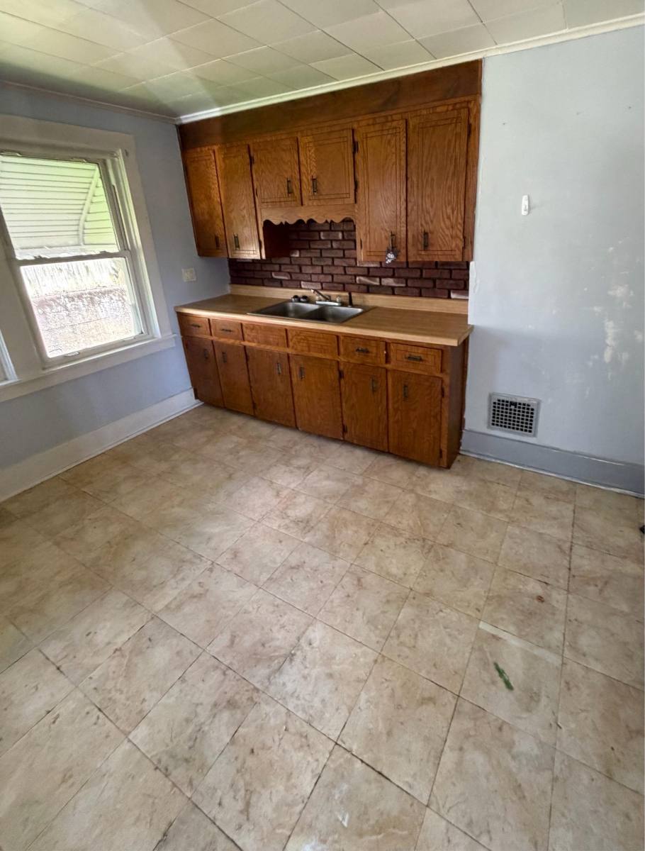 House for rent at 3964 Riley Ave #2, Struthers, OH 44471