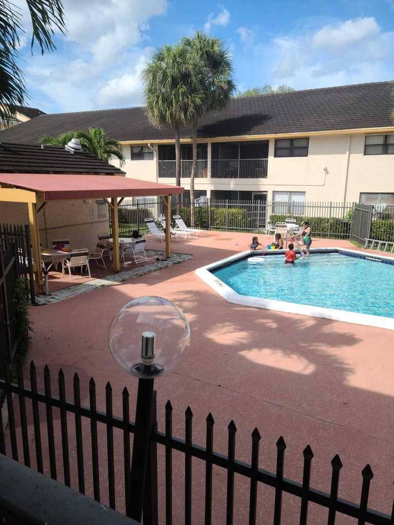 Apartment for rent at 2977 Riverside Dr, Coral Springs, FL 33065