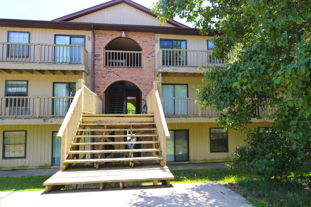 Apartment for rent at 1001 W Wayne St, Muncie, IN 47303