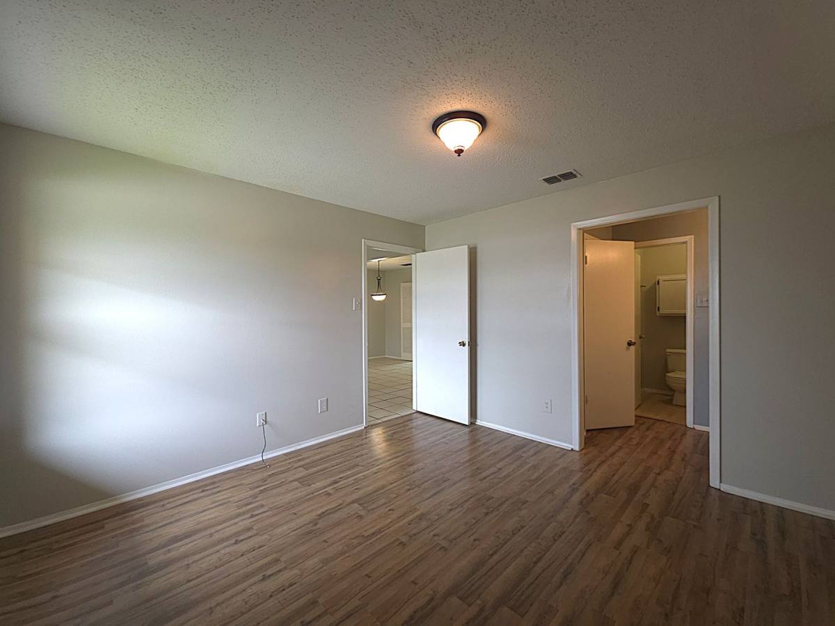 Condo for rent at 400 W S Town Dr, Tyler, TX 75703