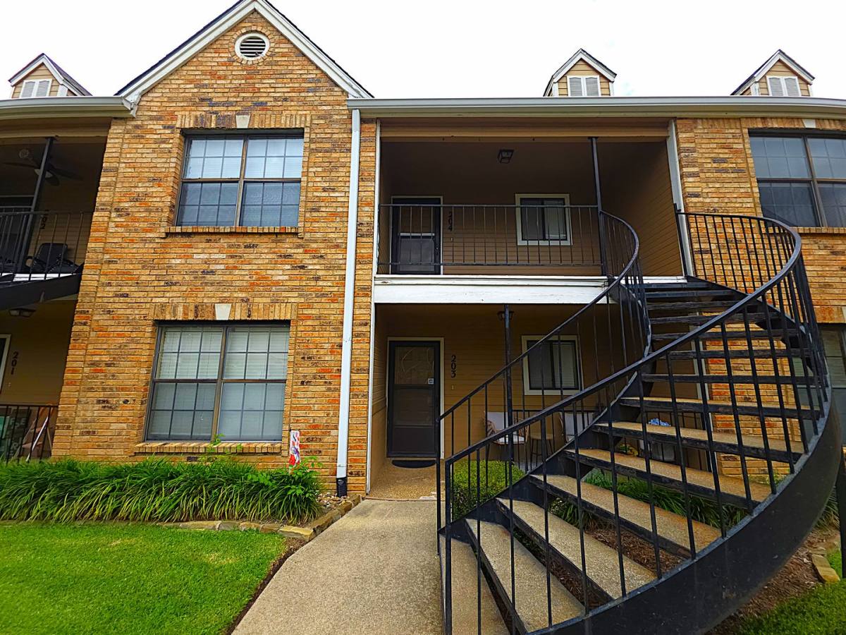 Condo for rent at 400 W S Town Dr, Tyler, TX 75703