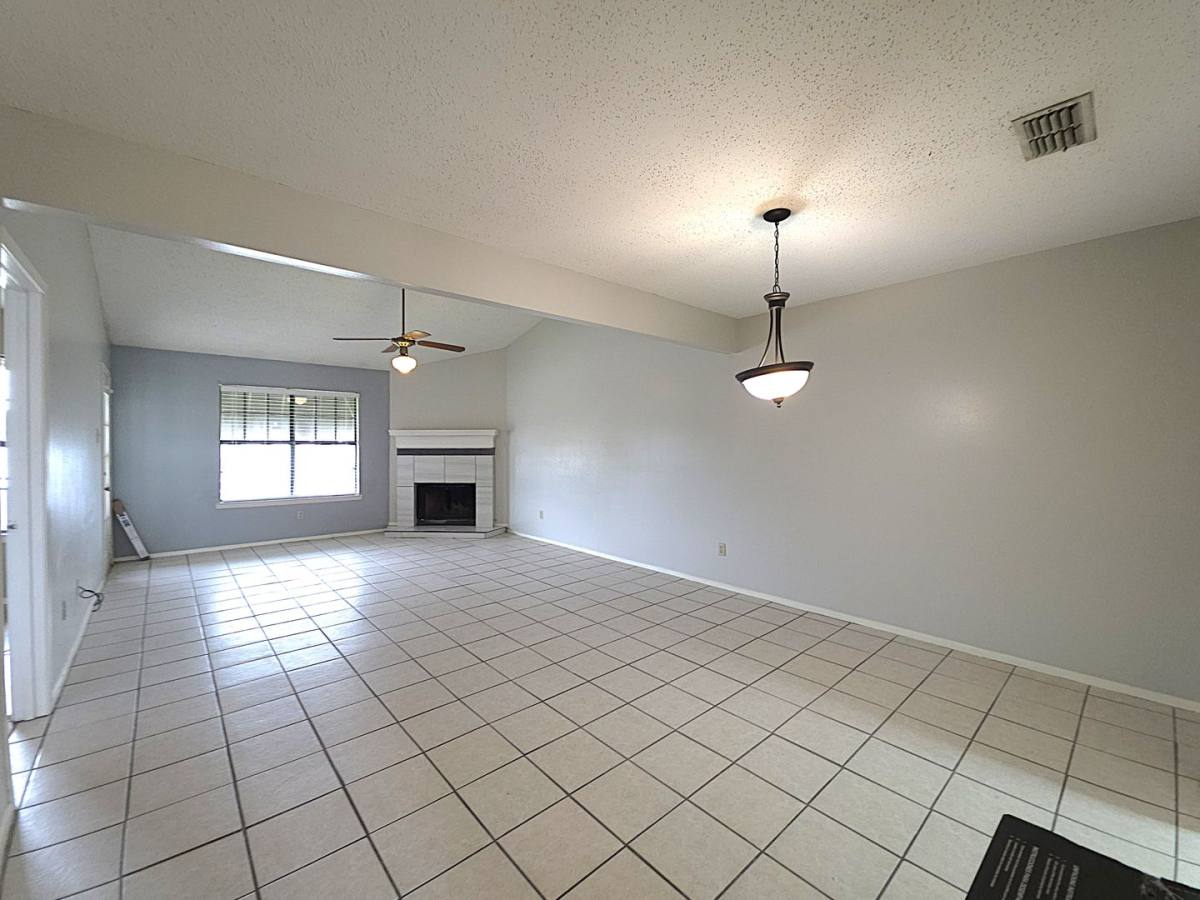 Condo for rent at 400 W S Town Dr, Tyler, TX 75703