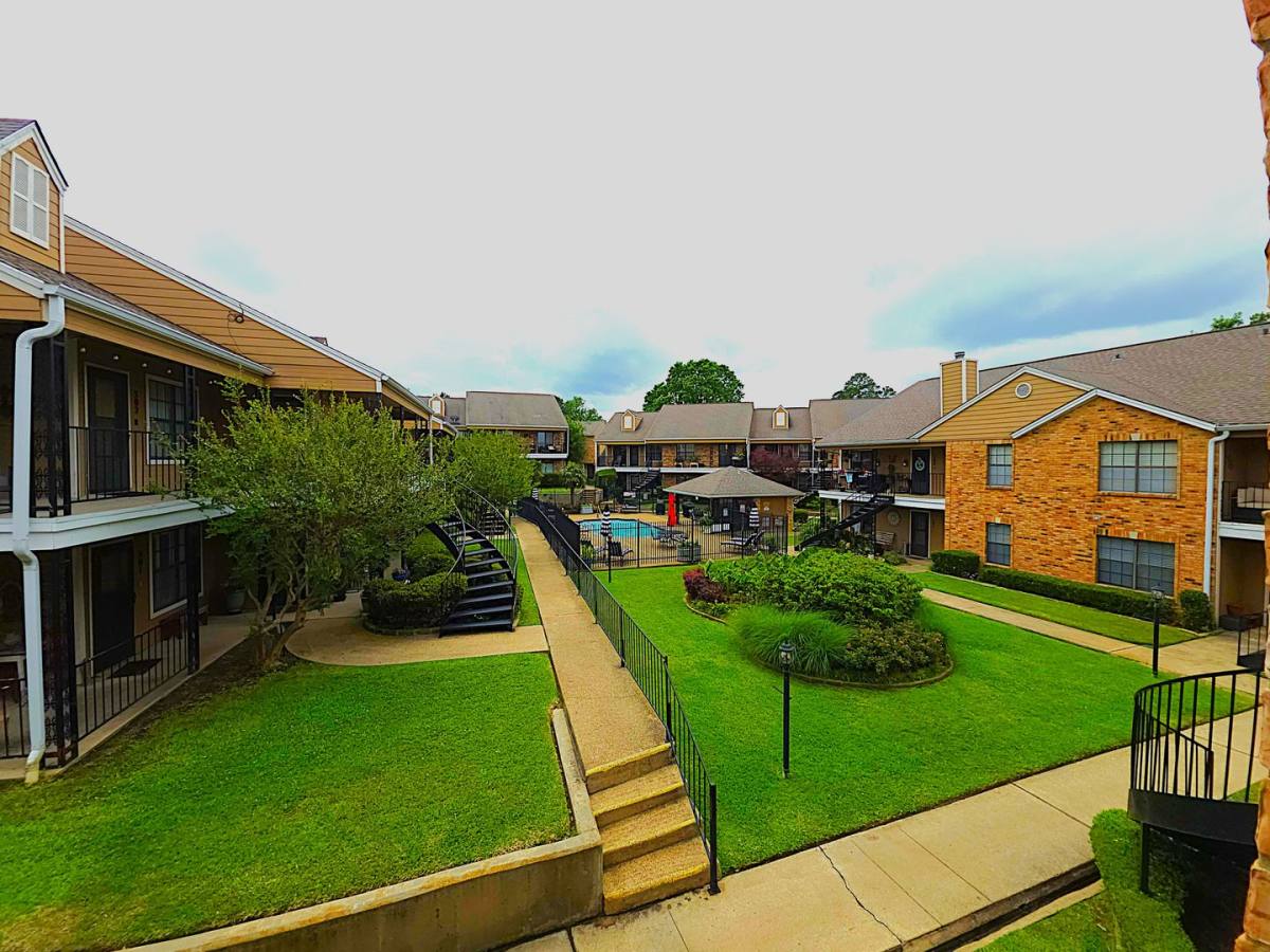 Condo for rent at 400 W S Town Dr, Tyler, TX 75703