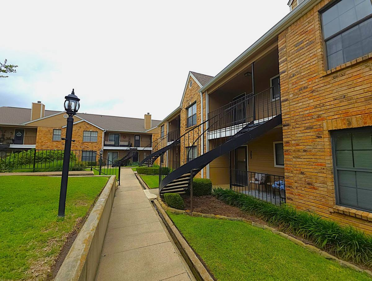 Condo for rent at 400 W S Town Dr, Tyler, TX 75703