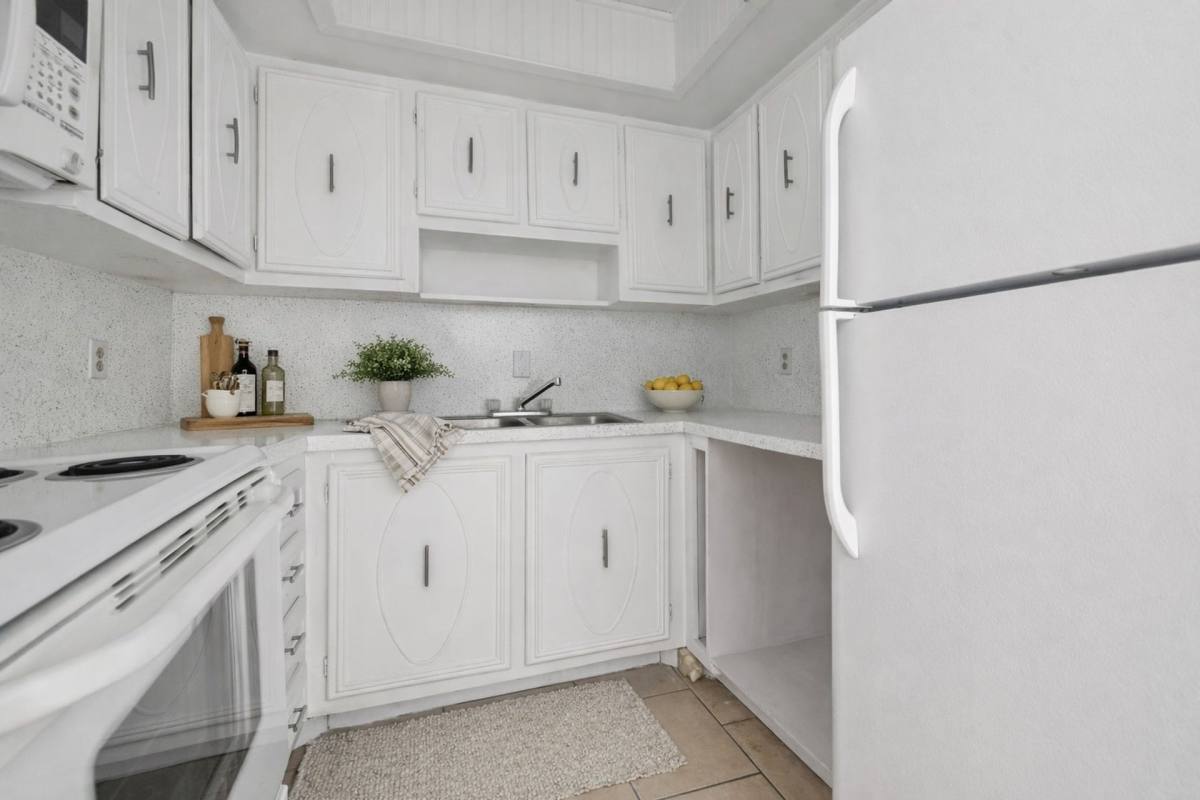 Apartment for rent at 5255 62nd St N, Saint Petersburg, FL 33709