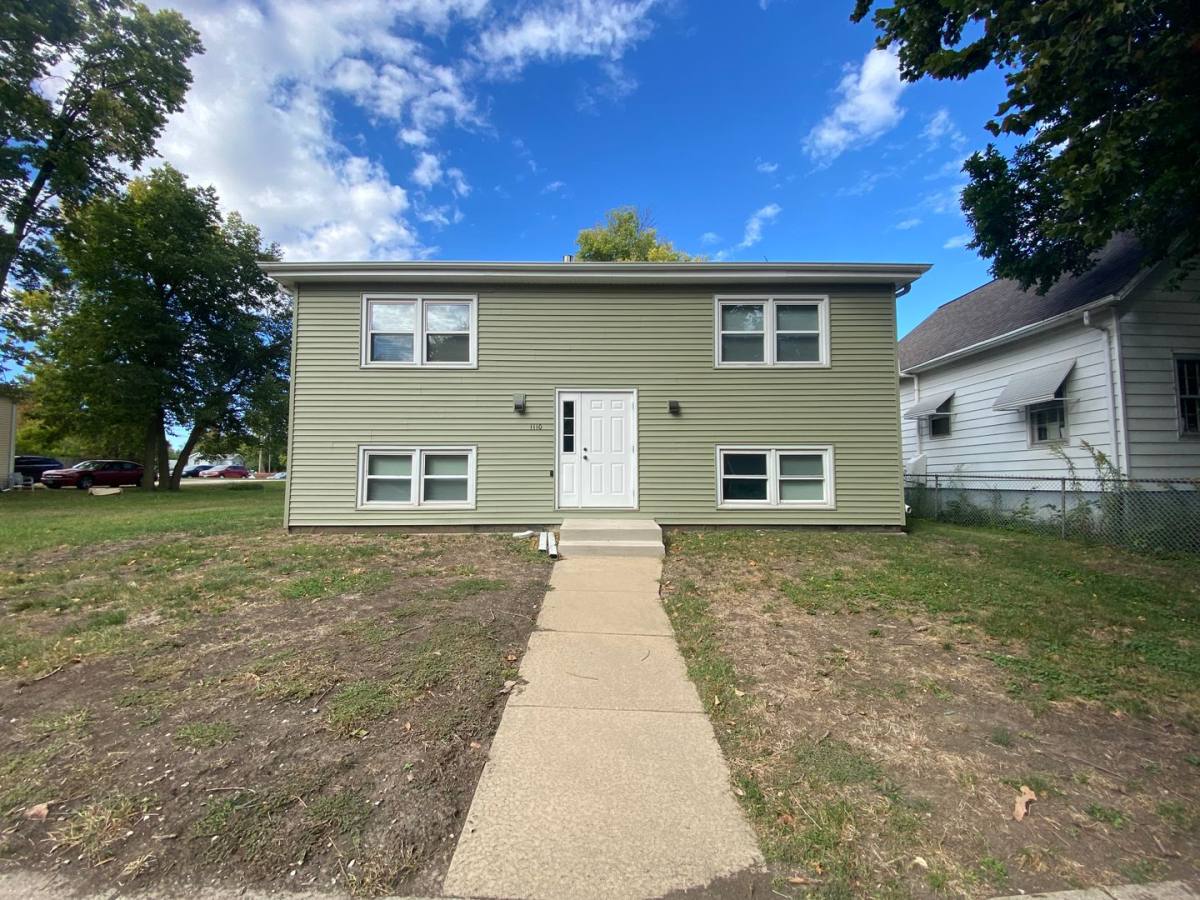 Apartment for rent at 1110 McLean, Bloomington, IL 61701