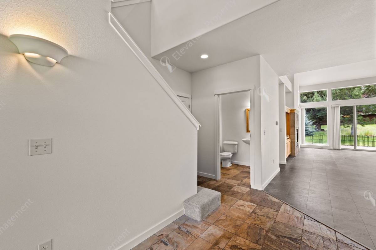 Townhouse for rent at 1277 Highland View Loop, Redmond, OR 97756