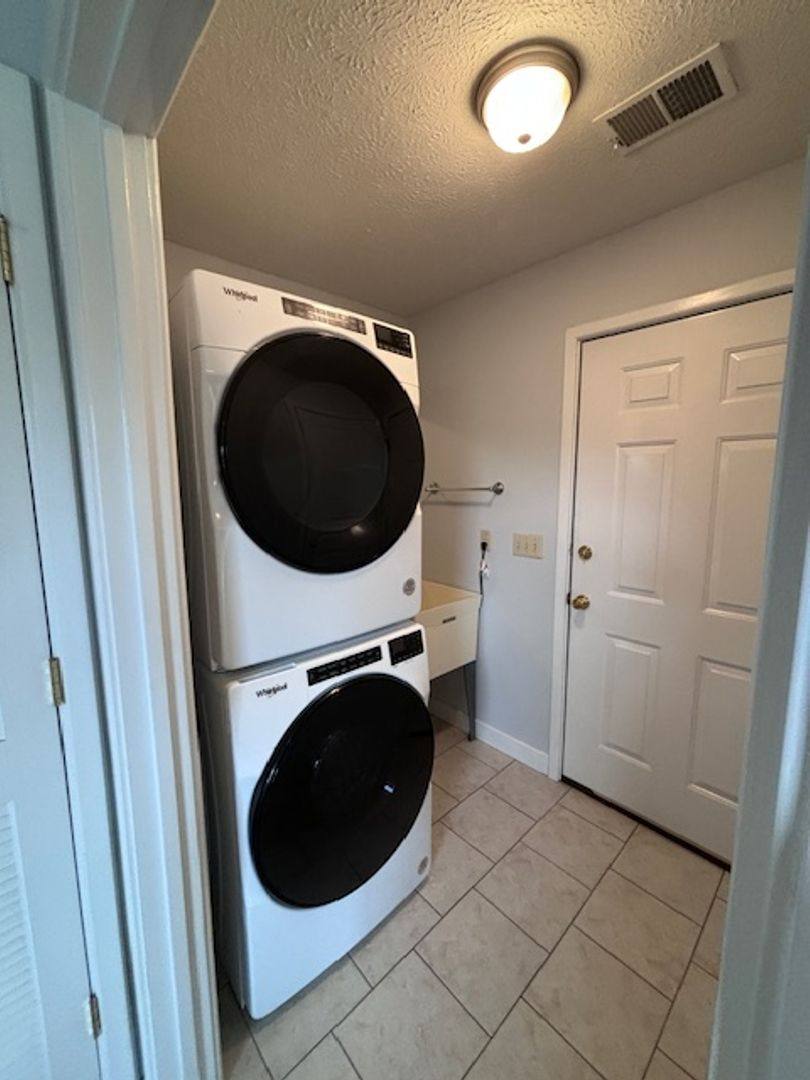 Apartment for rent at 117 Croghan Way, Vine Grove, KY 40175