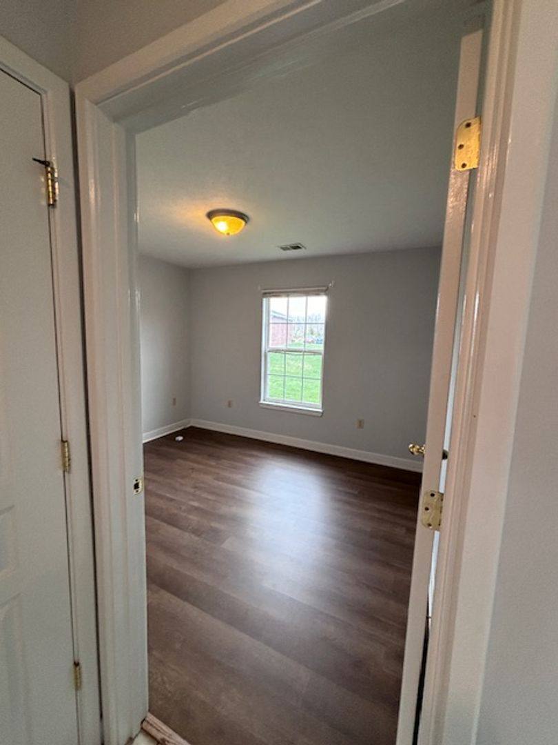 Apartment for rent at 117 Croghan Way, Vine Grove, KY 40175