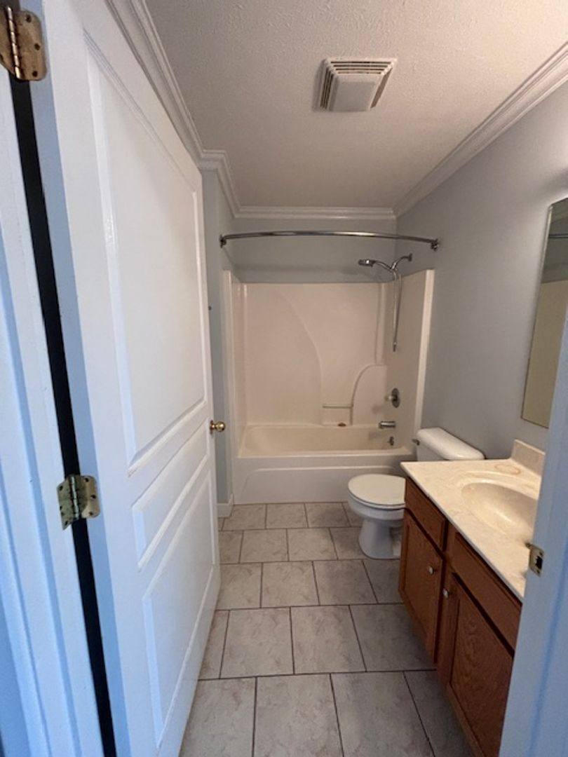 Apartment for rent at 117 Croghan Way, Vine Grove, KY 40175