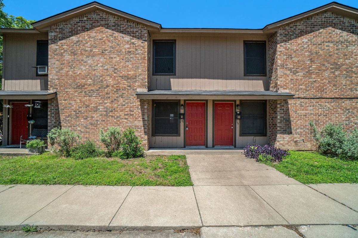 House for rent at 3301 Aurora St #B, Haltom City, TX 76117