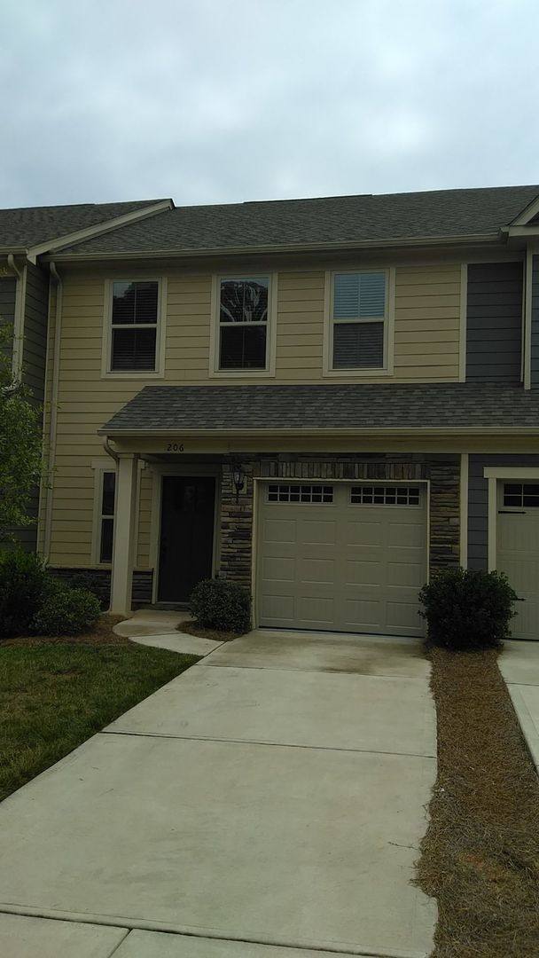 Townhouse for rent at 206 Park Meadows Dr, Matthews, NC 28104