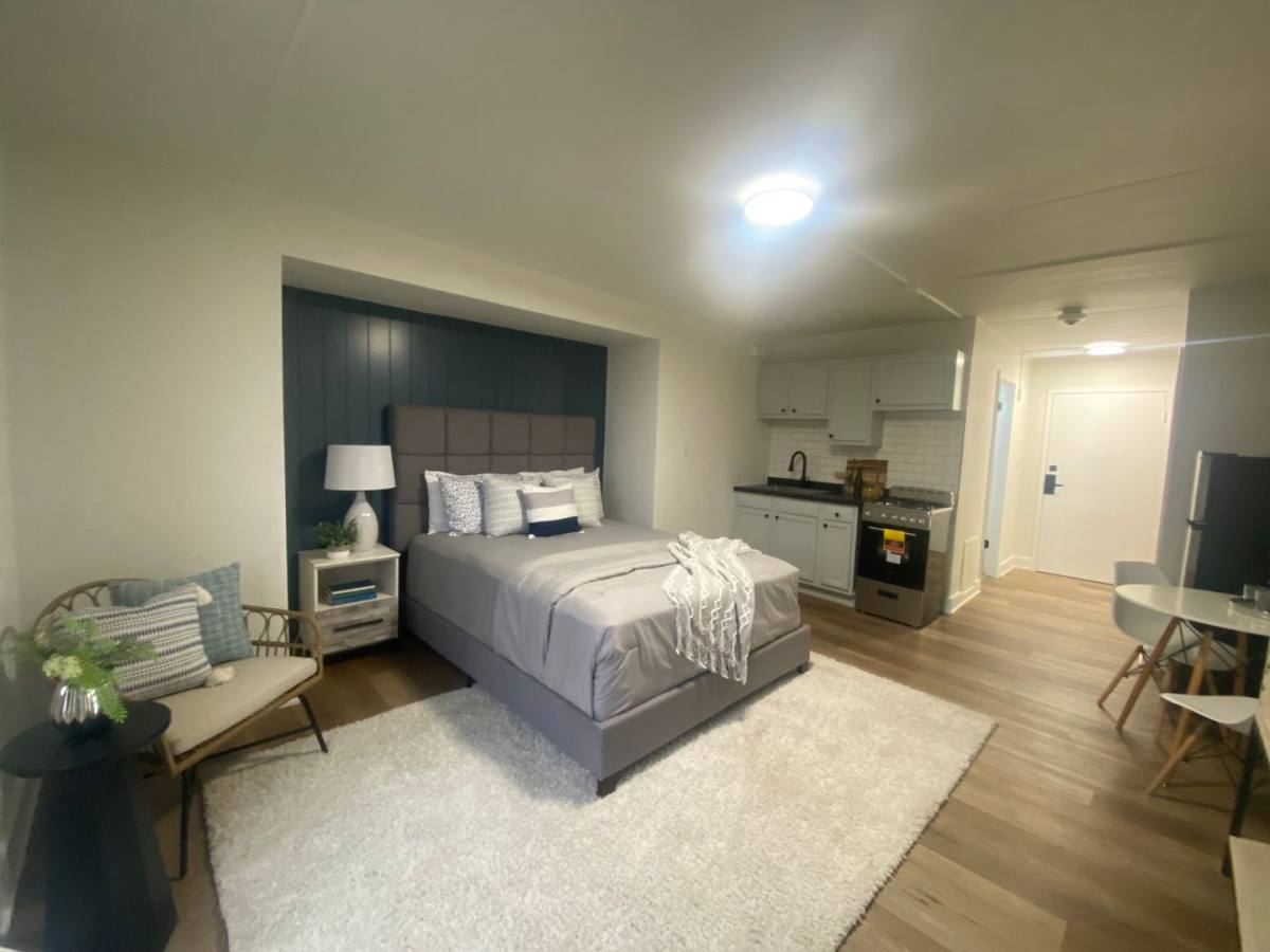 Apartment for rent at 5626 Douglas Ave, Des Moines, IA 50310