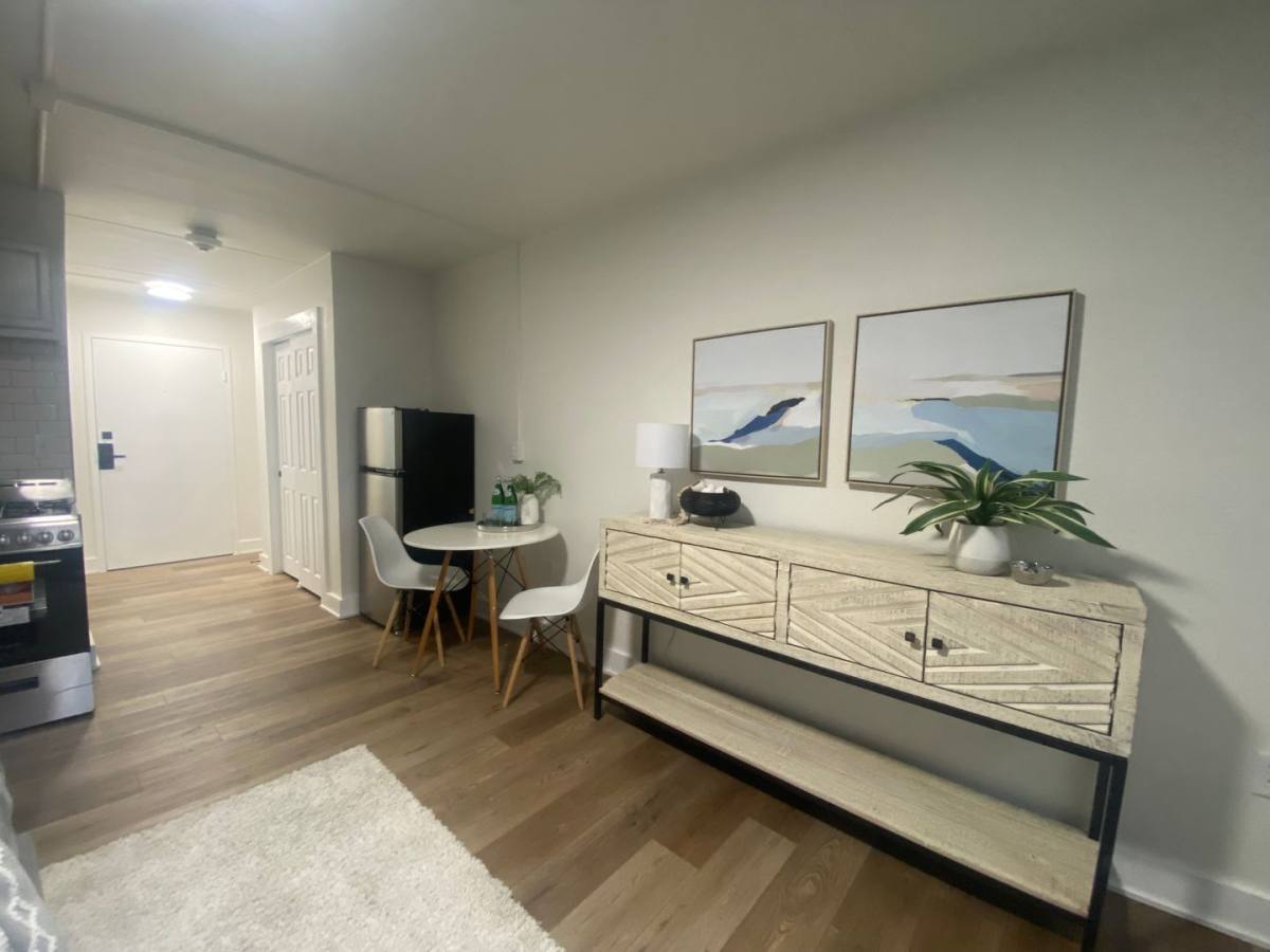 Apartment for rent at 5626 Douglas Ave, Des Moines, IA 50310