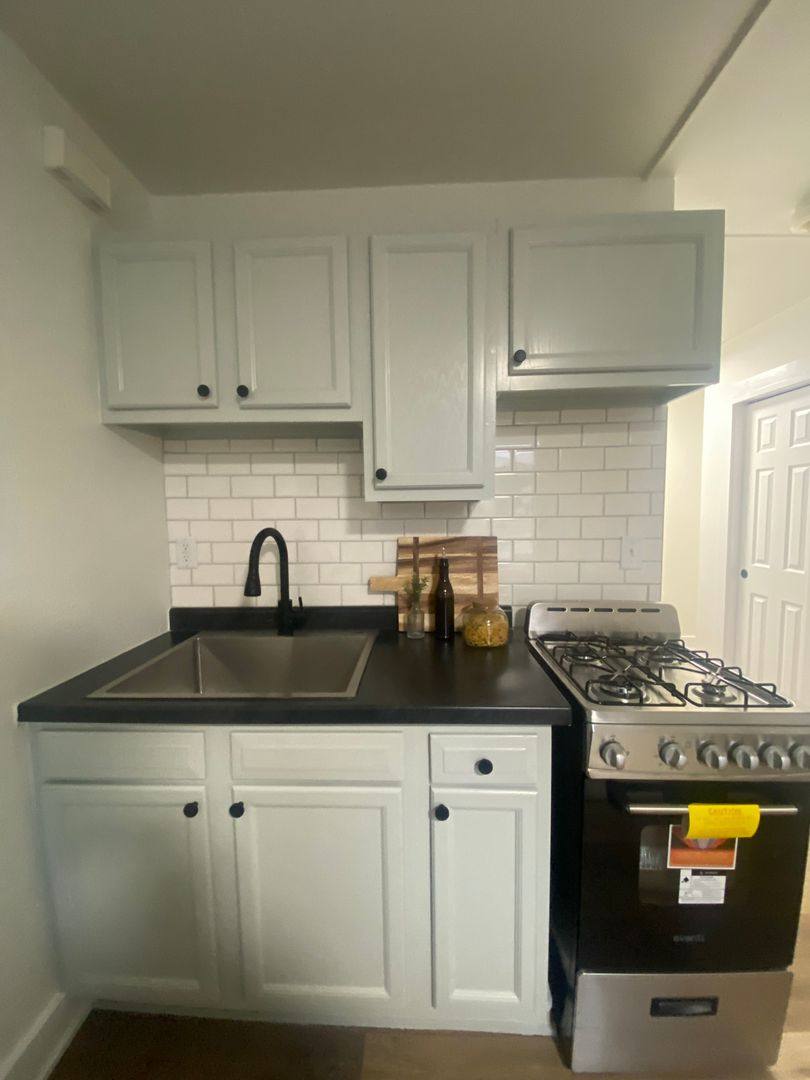 Apartment for rent at 5626 Douglas Ave, Des Moines, IA 50310