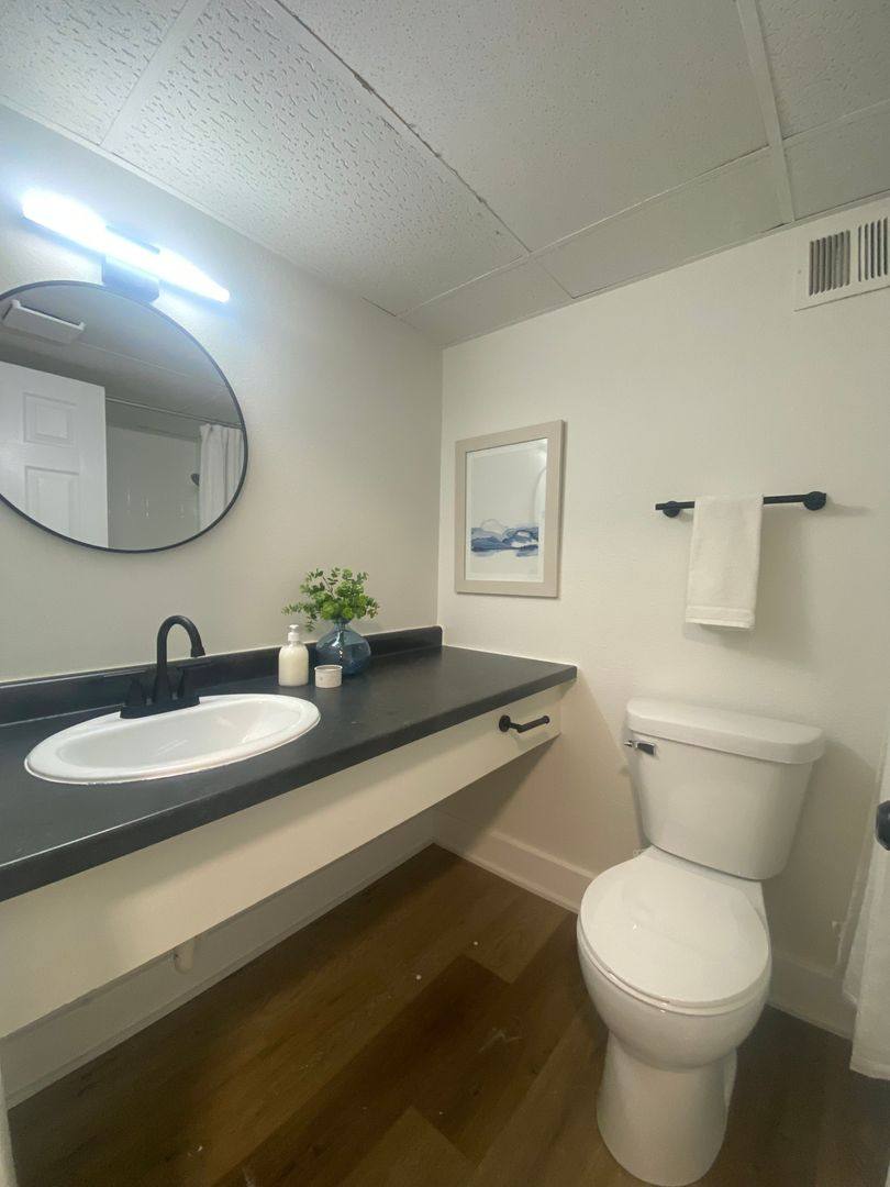 Apartment for rent at 5626 Douglas Ave, Des Moines, IA 50310