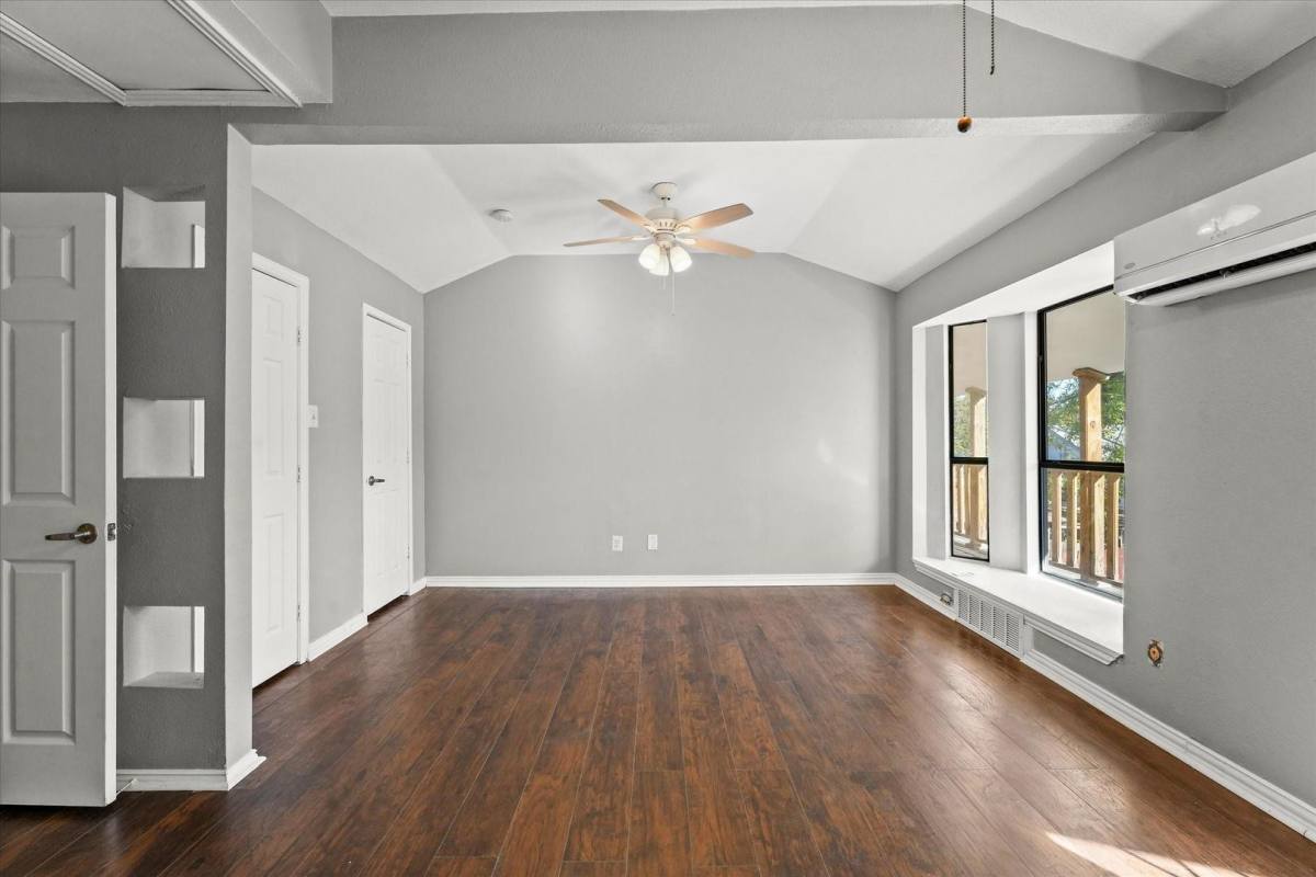 Apartment for rent at 927 & 929 S Rosemont Ave, Dallas, TX 75208