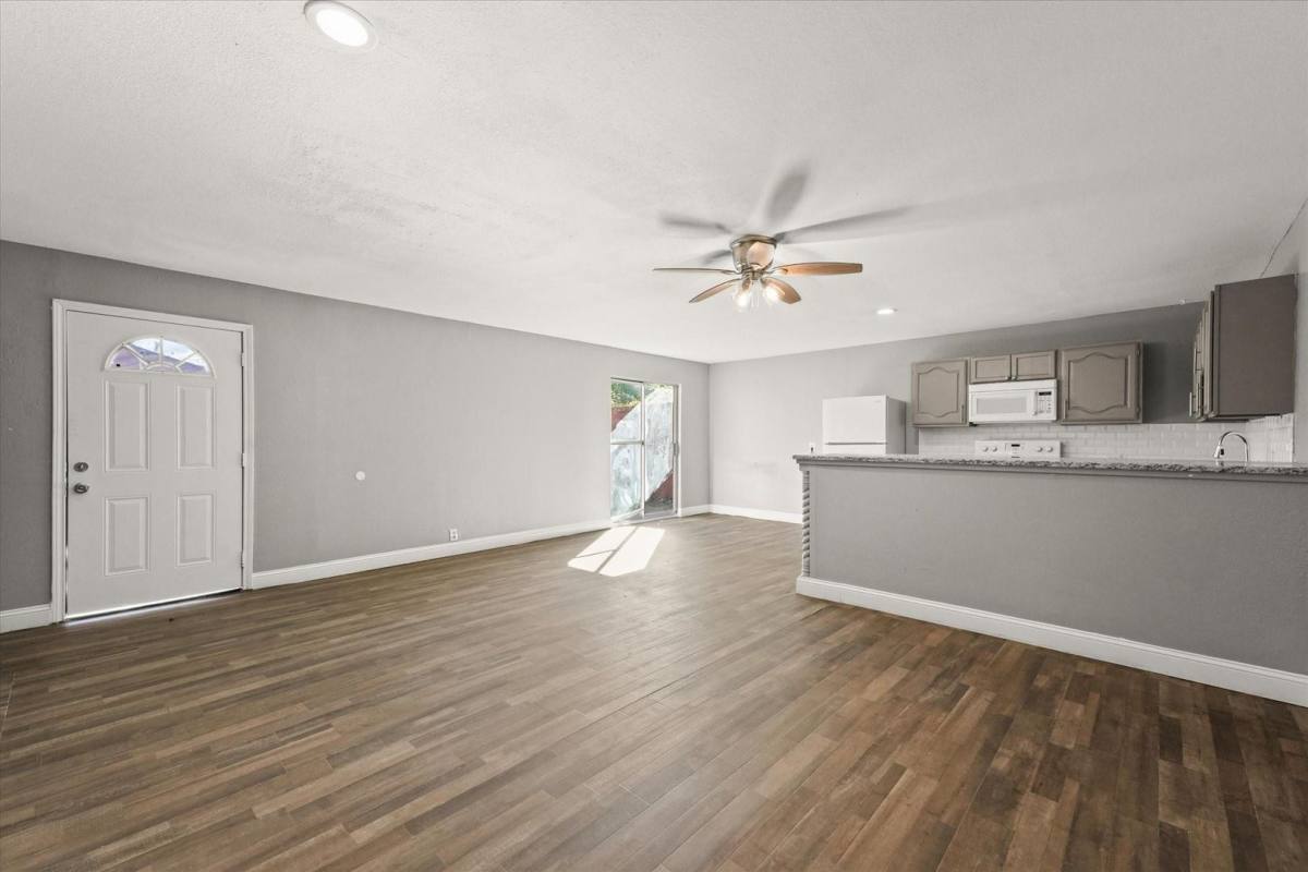 Apartment for rent at 927 & 929 S Rosemont Ave, Dallas, TX 75208