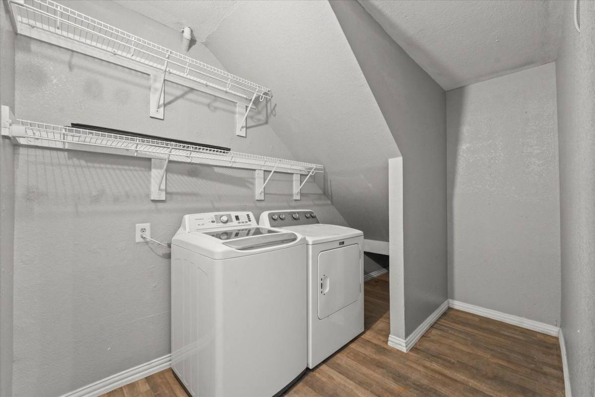 Apartment for rent at 927 & 929 S Rosemont Ave, Dallas, TX 75208