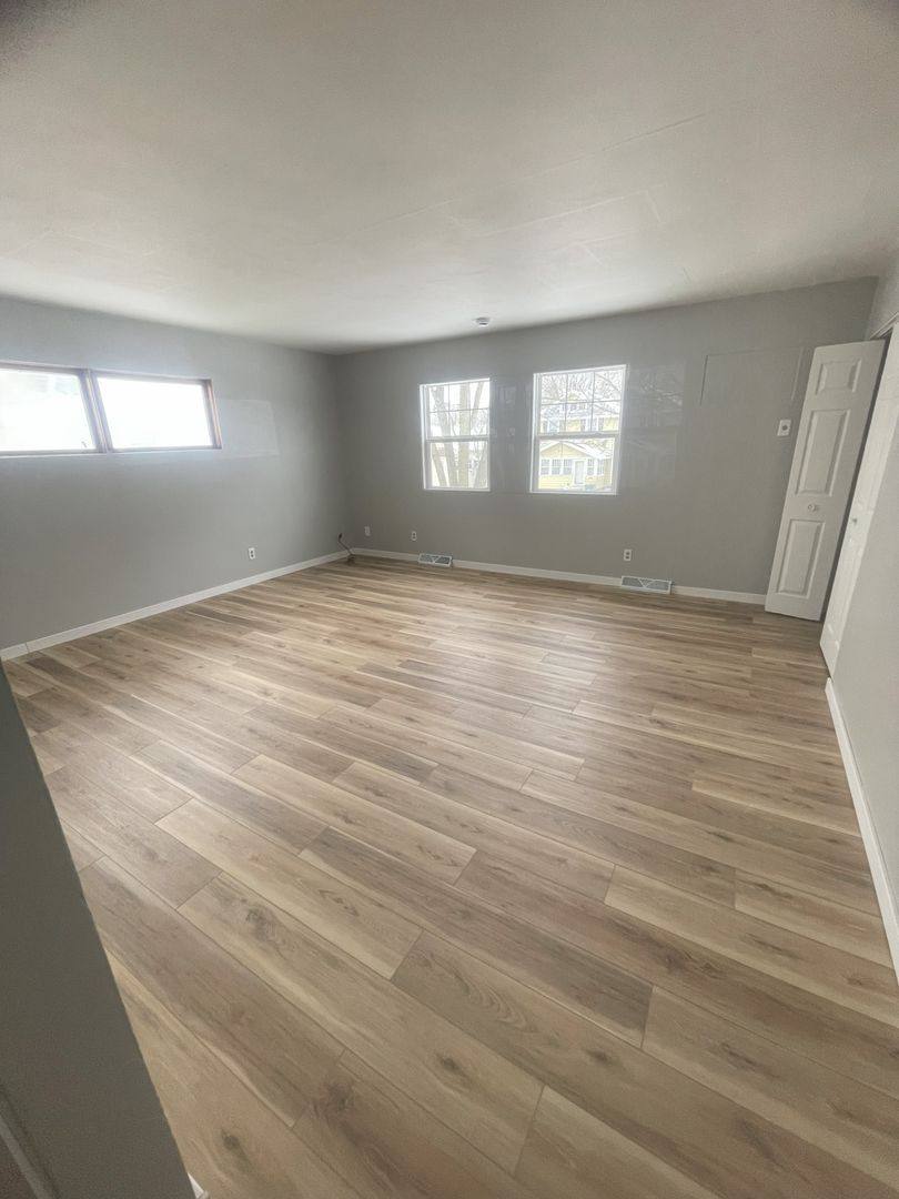 Apartment for rent at 1113-1121 W 7th St, Waterloo, IA 50702