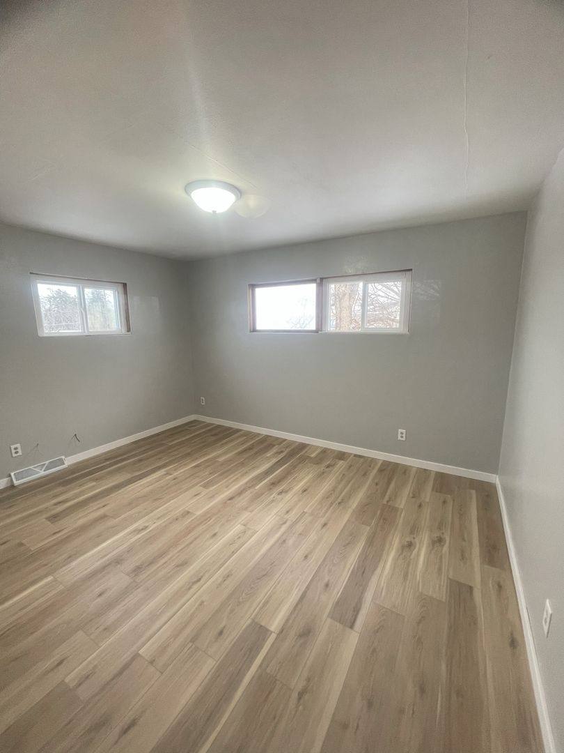 Apartment for rent at 1113-1121 W 7th St, Waterloo, IA 50702