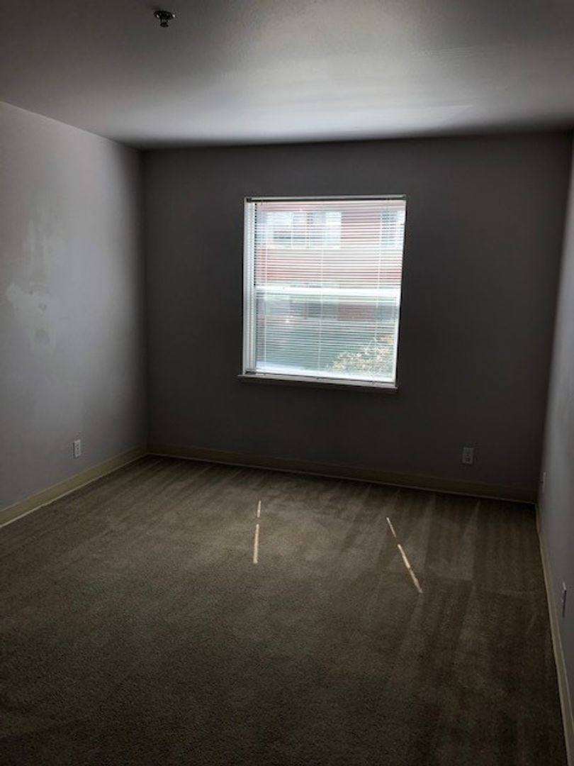 Apartment for rent at 920 NE 63rd St, Seattle, WA 98115