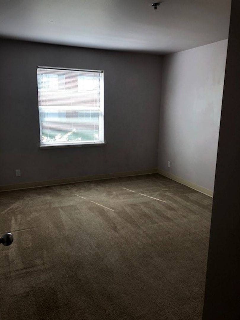 Apartment for rent at 920 NE 63rd St, Seattle, WA 98115