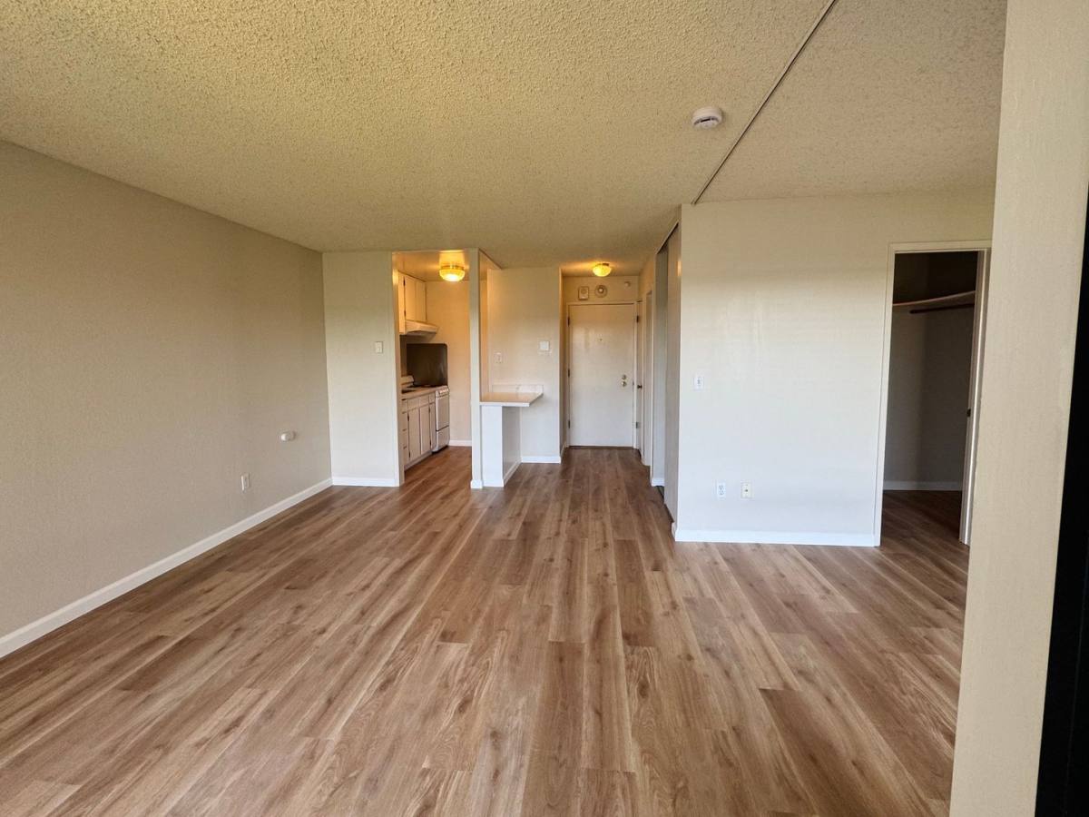Apartment for rent at 7 Captain Dr, Emeryville, CA 94608