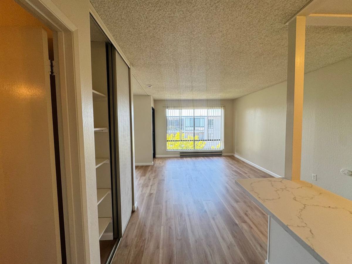 Apartment for rent at 7 Captain Dr, Emeryville, CA 94608